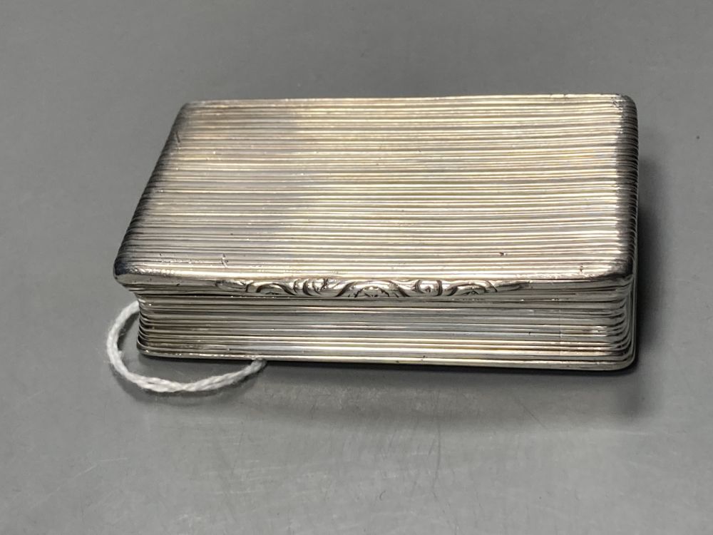 A George IV ribbed silver rectangular snuff box, RD, London, 1827, with engraved inscription to lid interior, 68mm.